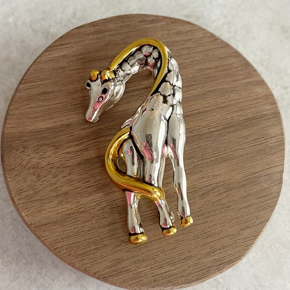 Fashion Jewelry Giraffe Pin Brooch Gold Silver Tone - Picture 1 of 5